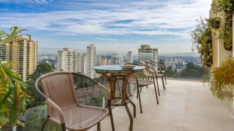 Aos 82 anos, Rei do Futebol deixou cobertura de R$ 5 milhões em prédio exclusivo com um apartamento por andar