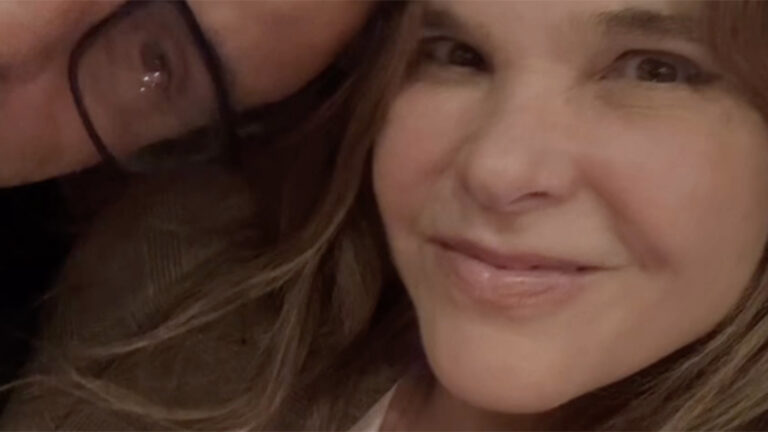 Aos 62 anos, Cristiana Oliveira exibe fotos inéditas com o marido: ‘O homem da minha vida’