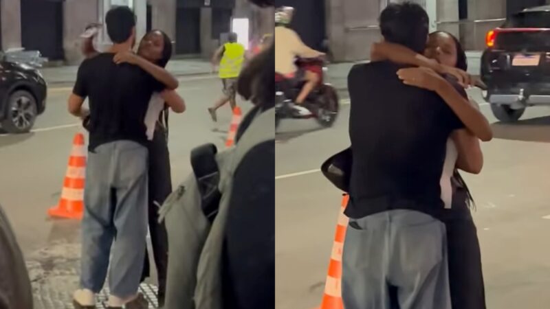 Duda Santos e Tiago Iorc trocam carinho em evento no Rio de Janeiro