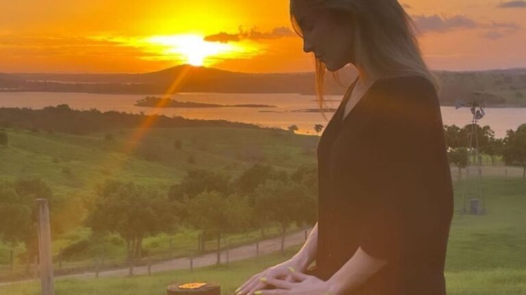 Cantora é dona de fazenda de alto padrão com vista privilegiada para rio na Bahia