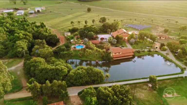 Aos 57 anos, cantor é dono de fazenda milionária com centenas de hectares no interior