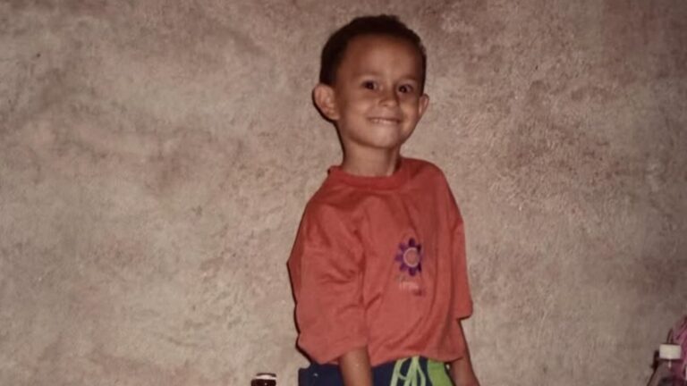 Você reconhece? Criança da foto hoje tem 37 anos, virou famoso e soma milhões de seguidores