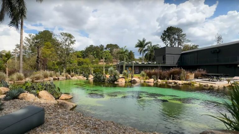 Aos 39 anos, ator coloca à venda mansão de R$ 30 milhões com lago e áreas amplas de lazer