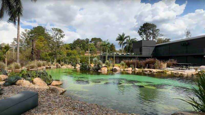 Aos 39 anos, ator coloca à venda mansão de R$ 30 milhões com lago e áreas amplas de lazer