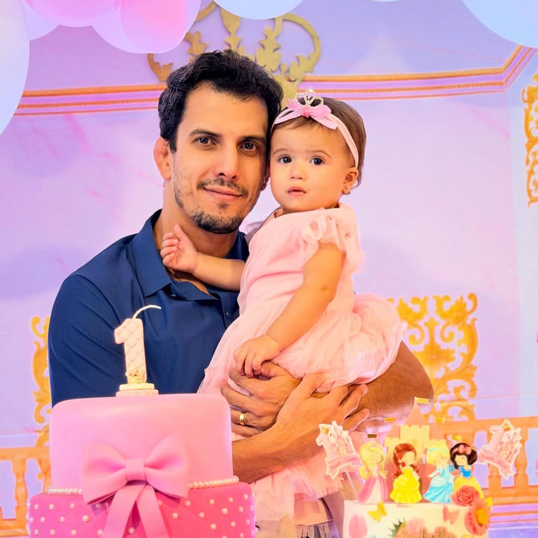 Filha de Lucilene Caetano e Felipe Sertanejo completa um ano