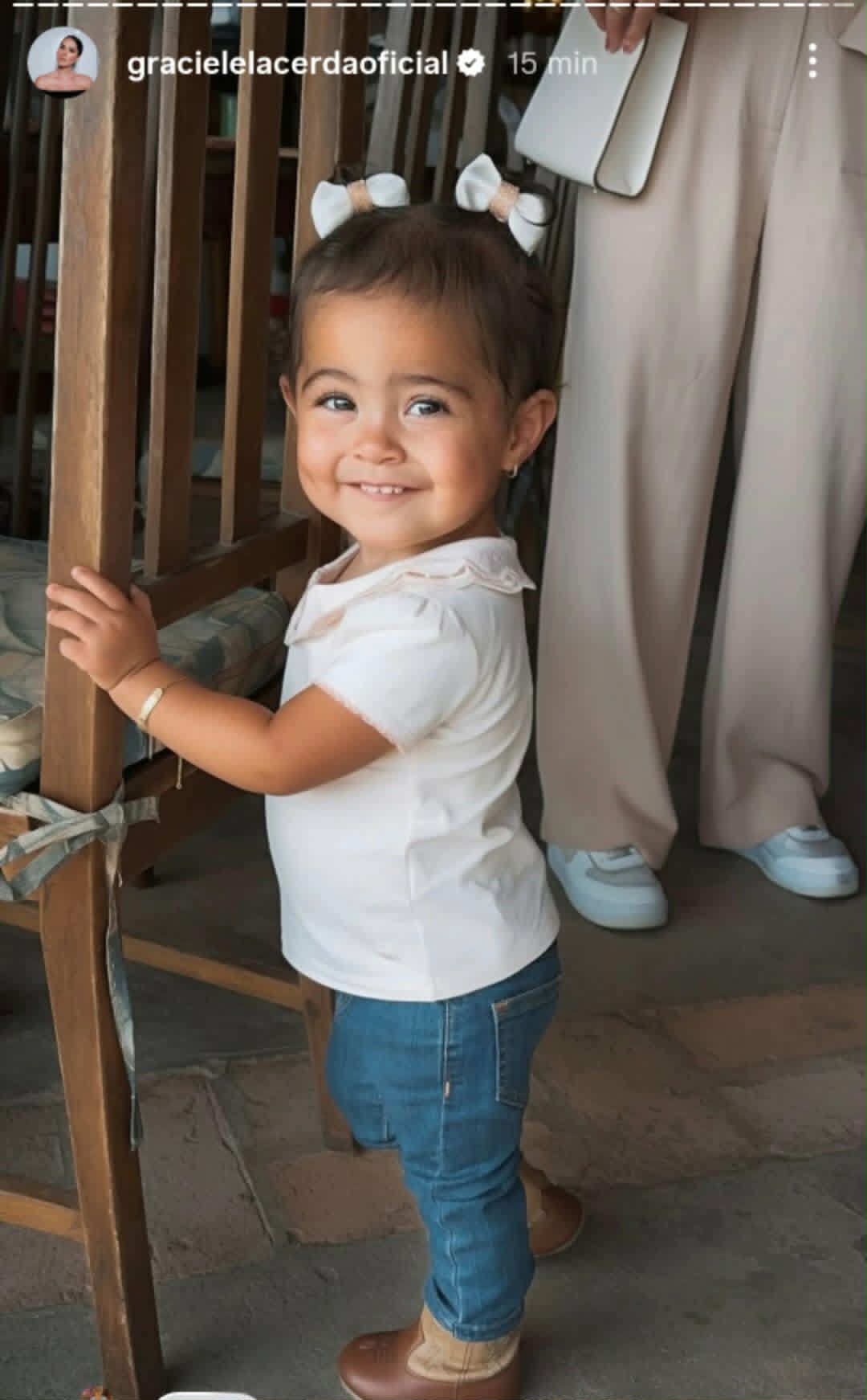 Filha de Zezé Di Camargo encanta ao surgir com penteado