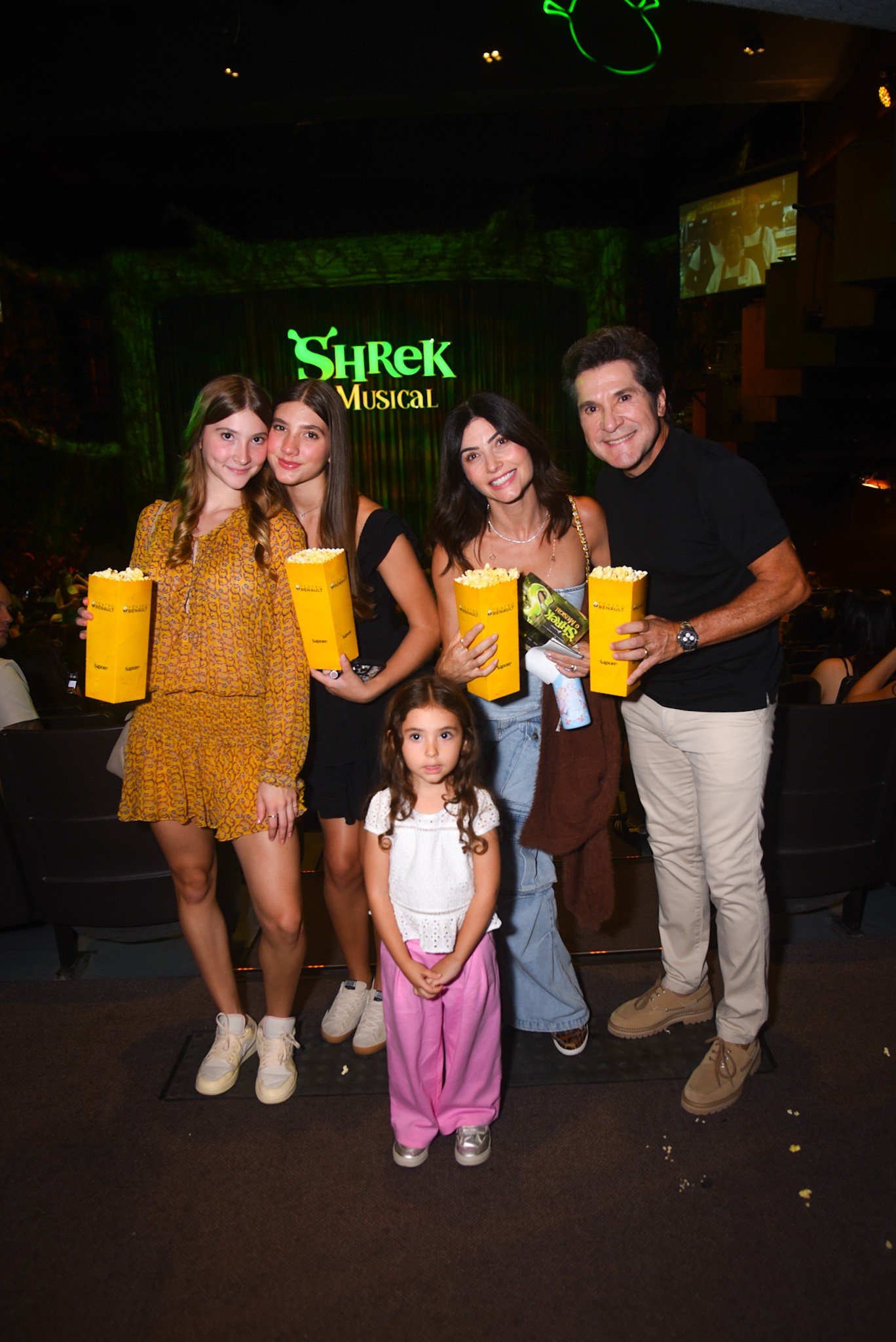Daniel e Aline de Pádua com as três filhas do casal - Foto: Andy Santana / Brazil News