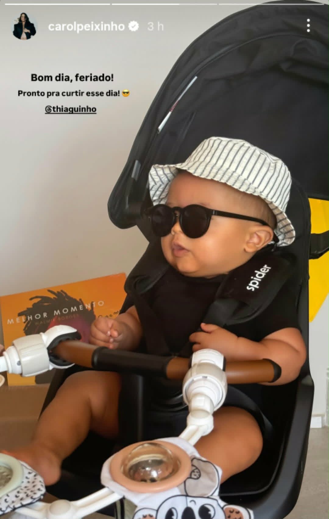 Filho de Carol Peixinho e Thiaguinho impressiona com estilo