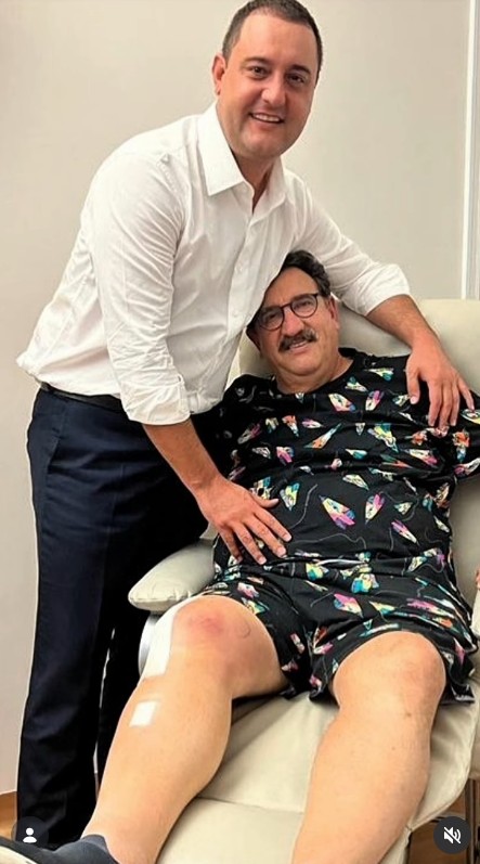 Ratinho com o filho mais velho, Carlos Roberto - Foto: Reprodução / Instagram @oratinho 