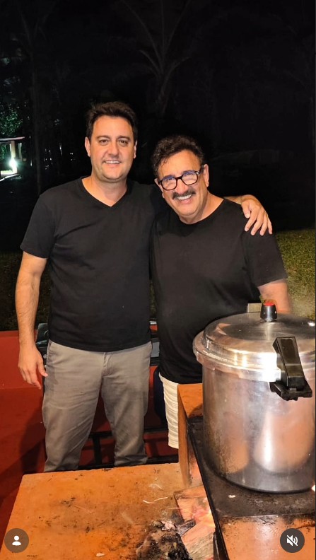 Ratinho com o filho mais velho, Carlos Roberto - Foto: Reprodução / Instagram @oratinho 