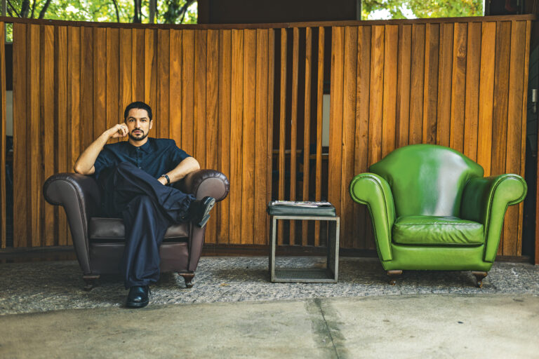 Aos 32, Gabriel Leone festeja sucesso na carreira: ‘Cinema brasileiro no topo novamente!’