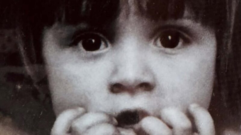 Menina da foto se tornou atriz como a mãe