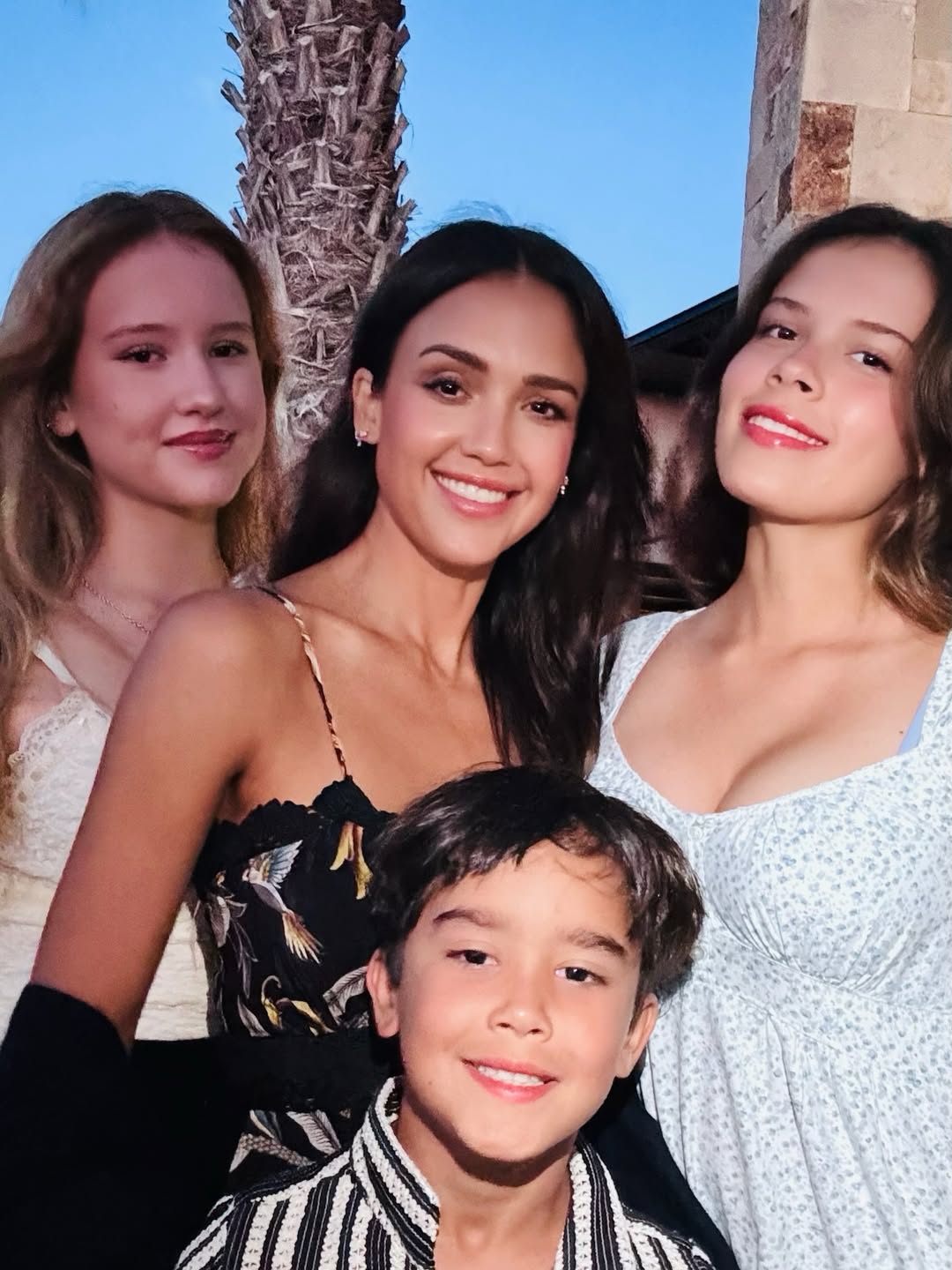Jessica Alba e os filhos