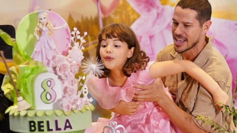 José Loreto encanta ao mostrar presente de filha