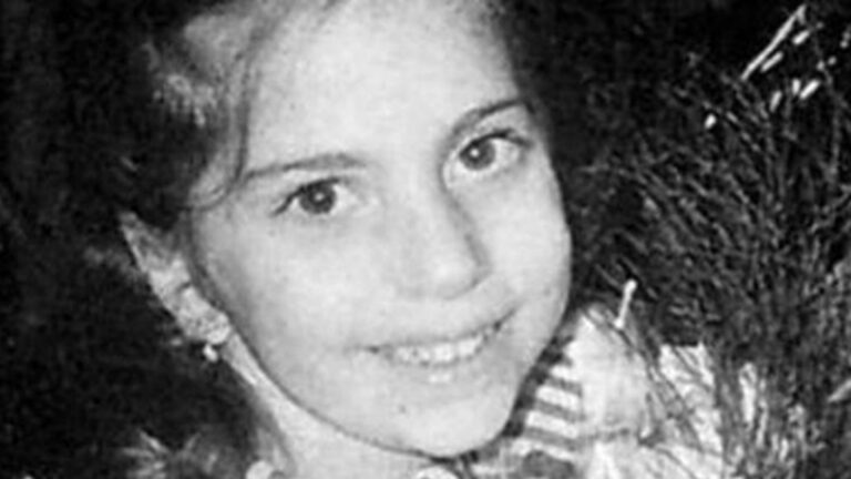 Reconhece? Menina da foto tem 40 anos, é cantora, já mudou de nome e tem fortuna bilionária