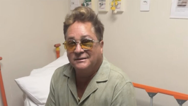 Leonardo fala sobre inchaço nos pés e médica esclarece: ‘Tem relação direta com a circulação’