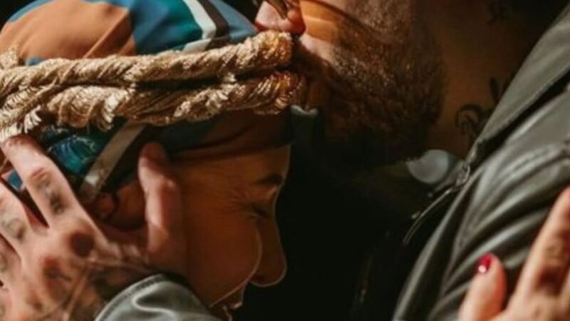 Aos 27 anos, cantor desabafa sobre pausa na carreira após diagnóstico de câncer da mãe