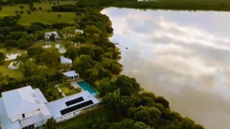 Aos 38 anos, dupla sertaneja é dona de fazenda milionária às margens do rio Araguaia com lago privativo