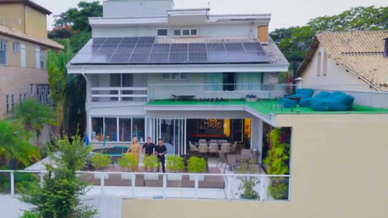 Aos 44 anos, cantor sertanejo é proprietário de mansão com estrutura luxuosa e ambientes de lazer