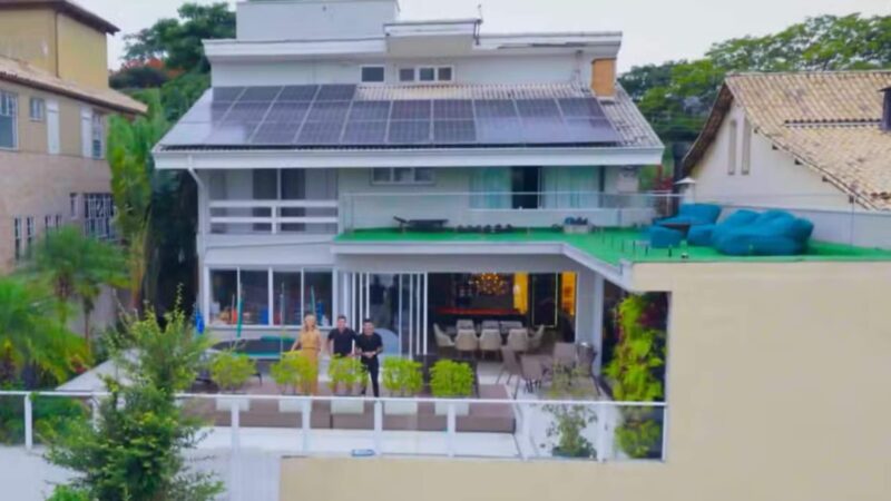 Aos 44 anos, cantor sertanejo é proprietário de mansão com infraestrutura luxuosa e ambientes de lazer