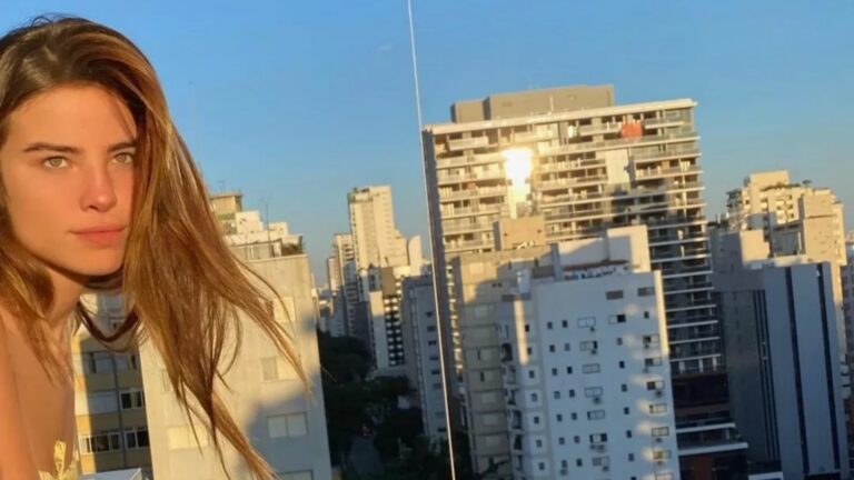 Aos 26 anos, cantora montou apartamento milionário cheio de arte, música e memórias