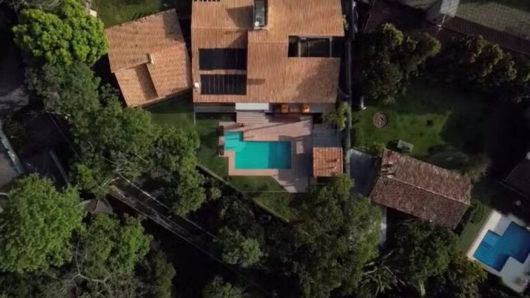 Aos 29 anos, influenciador mora em mansão de R$ 3 milhões em SP