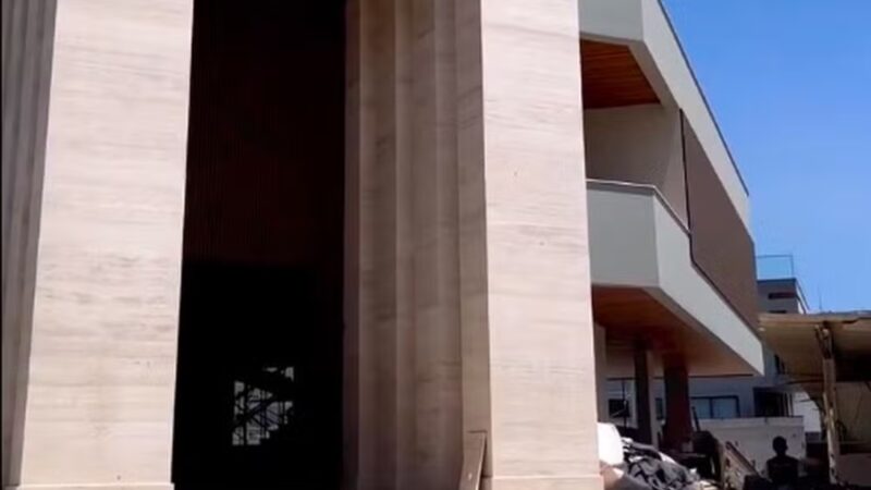 Aos 25 anos, ícone do futebol brasileiro é dono de mansão de R$ 20 milhões com boate secreta no Rio