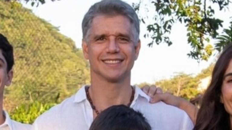 Marcio Garcia desabafa em foto com os quatro filhos: ‘Cada vez mais raro reunir todo mundo’