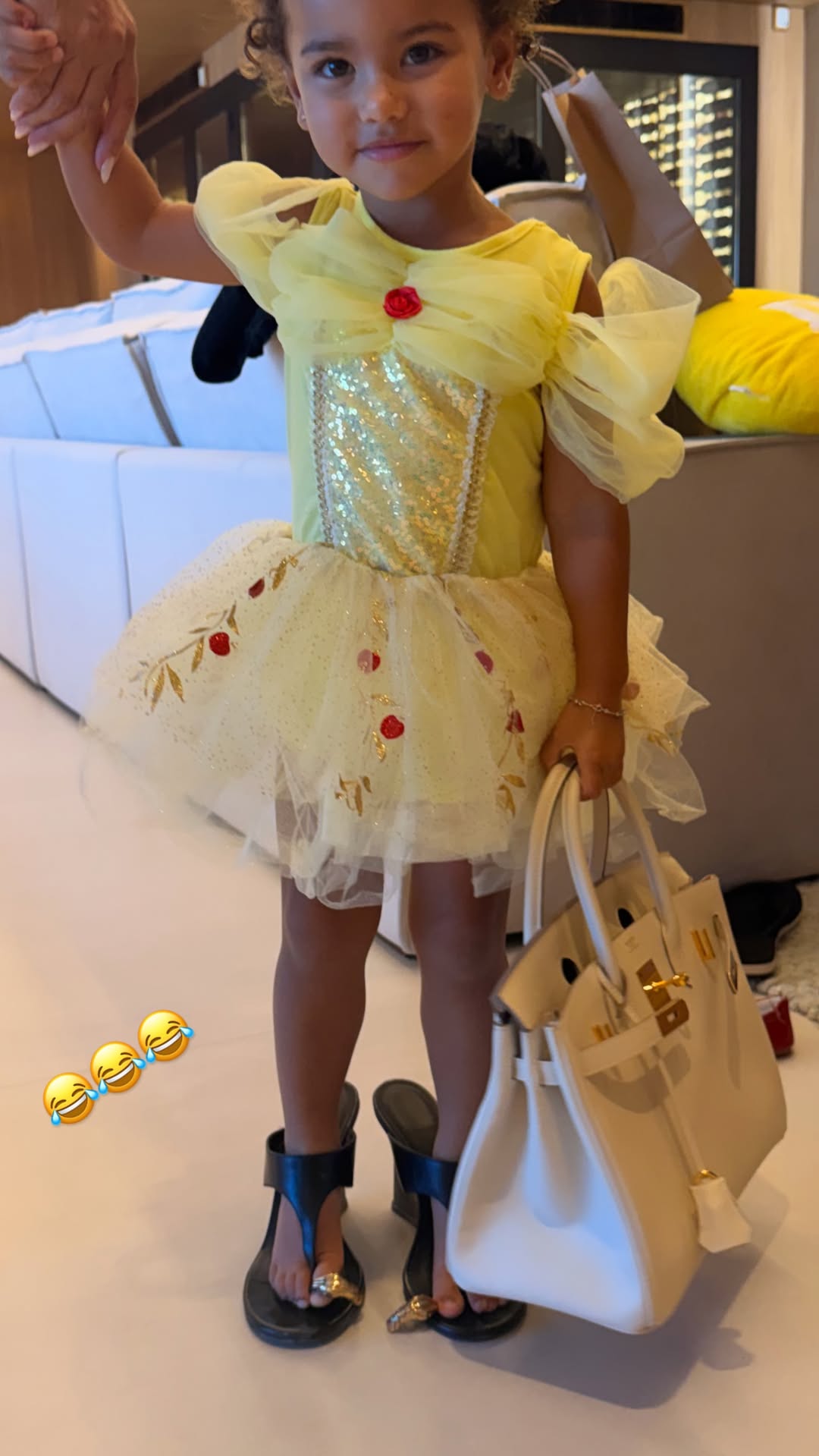 Mavie, filha de Neymar Jr e Bruna Biancardi, com acessórios da mãe - Foto: Reprodução / Instagram @brunabiancardi 