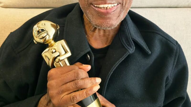 Aos 83 anos, cantor de sucesso vive com diagnóstico sem cura e longe dos palcos