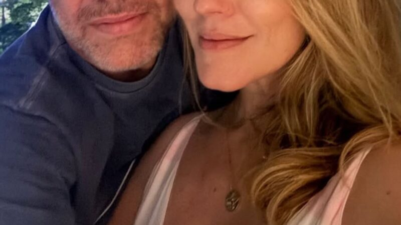 Aos 48 anos, contratada da Globo celebra seu namoro com psicólogo: ‘Amor que não dói’