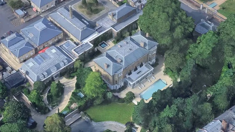 Aos 53 anos, empresário vende mansão mais cara do mundo por R$ 1,8 bilhão