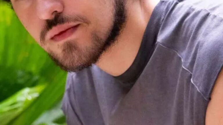 Aos 21 anos, ator de Três Graças revela ser o provedor da família: ‘Tudo que posso’