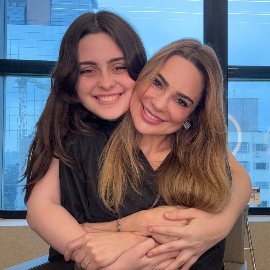 Rachel Sheherazade com a filha mais velha, Clara - Foto: Reprodução / Instagram @rachelsherazade