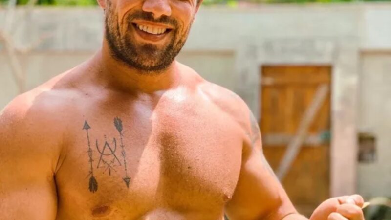 Aos 40 anos, ator de novelas da Globo reaparece irreconhecível com transformação física chocante