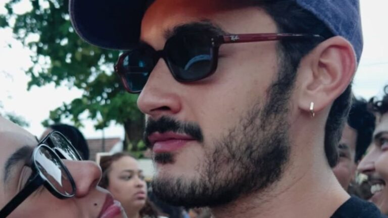 Aos 28 anos, atriz de Coração Acelerado confirma romance com galã da novela