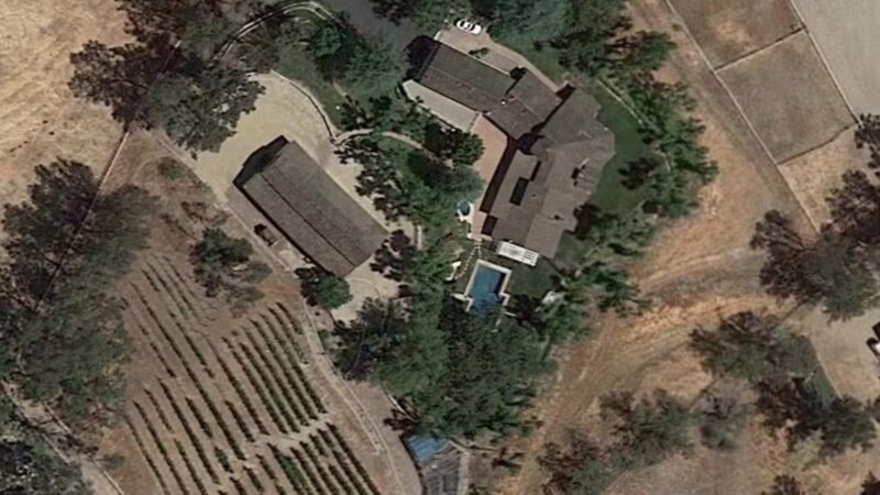 Cantora tem rancho de 557 m² avaliado em R$ 29 milhões com horta e adega para mil garrafas