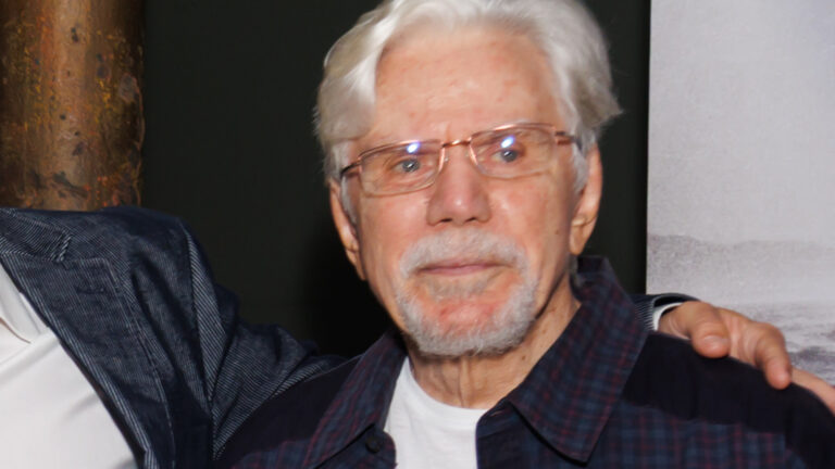 Aos 88 anos, Reginaldo Faria reúne filhos em rara aparição durante pré-estreia em SP