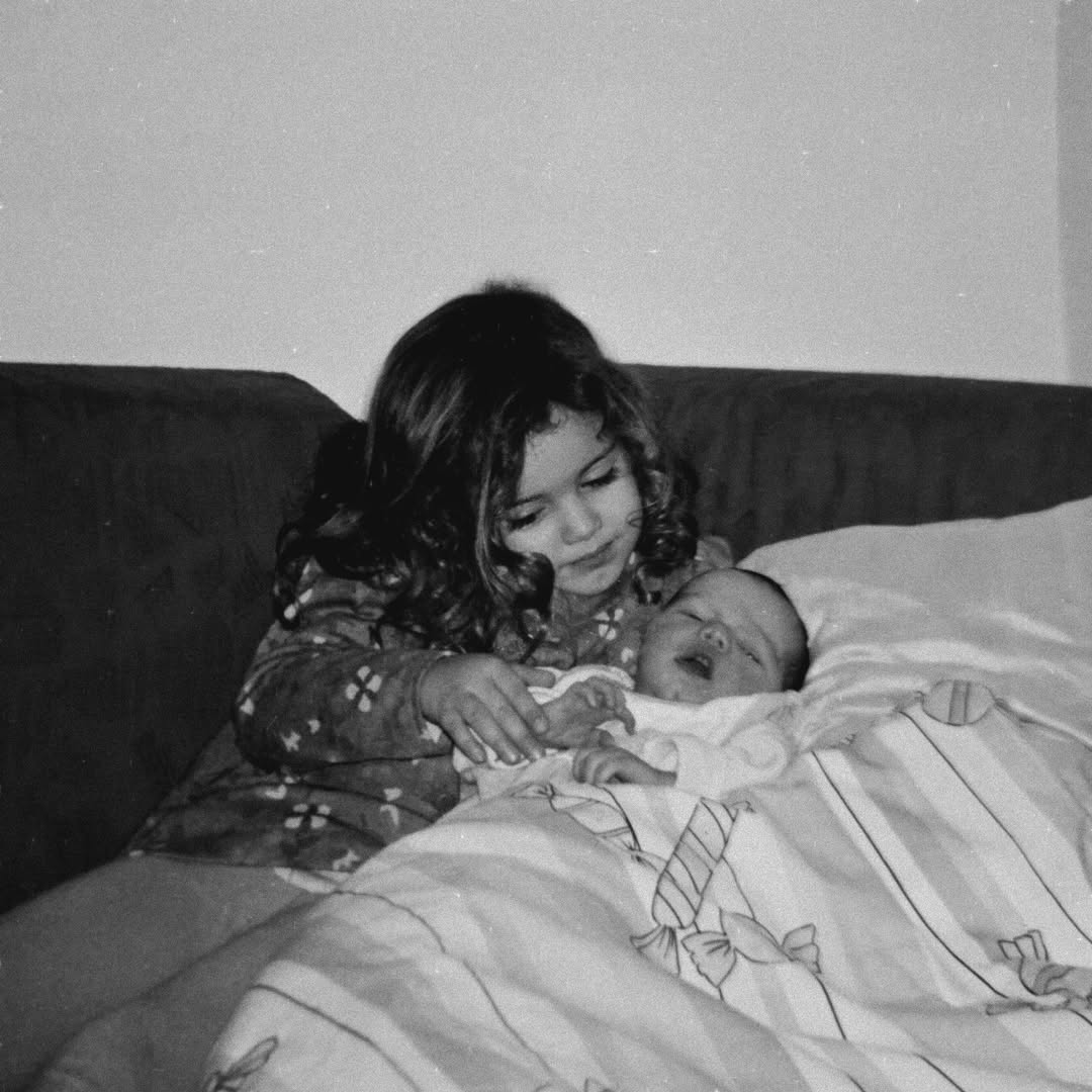 Sophie Charlotte com o irmão, Angelo Wolf - Foto: Reprodução / Instagram @wolfangelo 