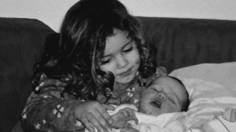 Você reconhece? Menina da foto hoje tem 37 anos e é protagonista de novela da Globo