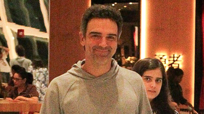 Tadeu Schmidt curte passeio com a esposa e as duas filhas no Rio de Janeiro