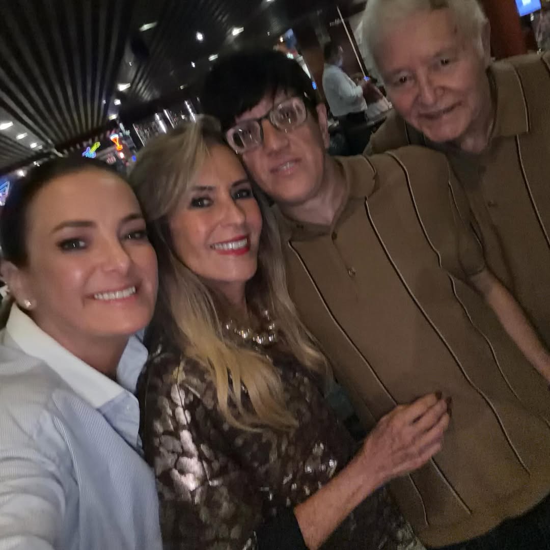 Ticiane Pinheiro com o irmão e os pais - Foto: Reprodução / Instagram @helopinheiro1