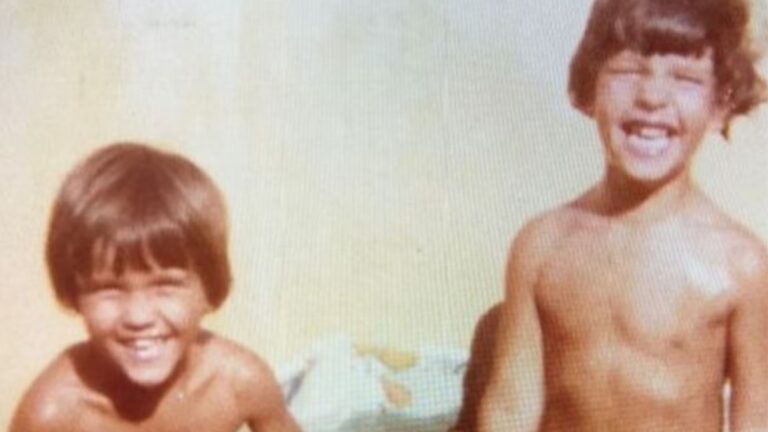 Reconhece? Crianças da foto são irmãos e formam dupla sertaneja de sucesso