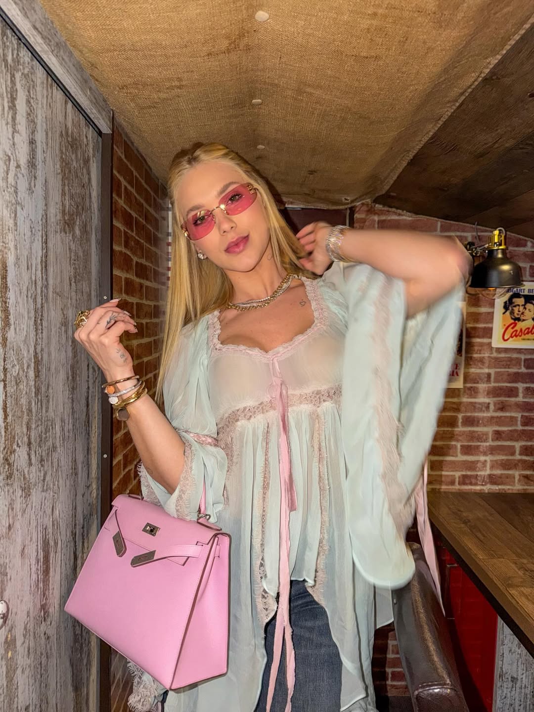 Virginia aposta em bolsa de grife para curtir passeio em Madri - Foto: Reprodução / Instagram @virginia 