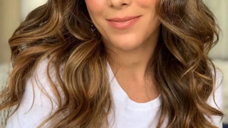 Aos 43 anos, cantora vira a página com ex polêmico e assume namoro com galã de 37
