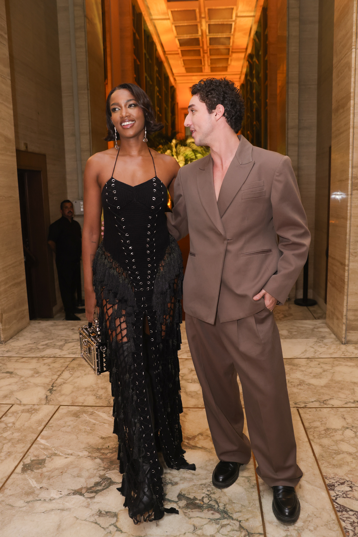 Iza e João Vitor Silva na festa de lançamento da novela Quem Ama Cuida em SP. Fotos: Lucas Ramos / Brazil News
