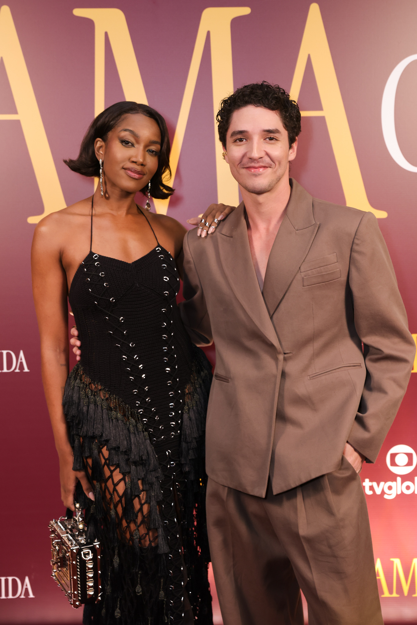 Iza e João Vitor Silva na festa de lançamento da novela Quem Ama Cuida em SP. Fotos: Lucas Ramos / Brazil News