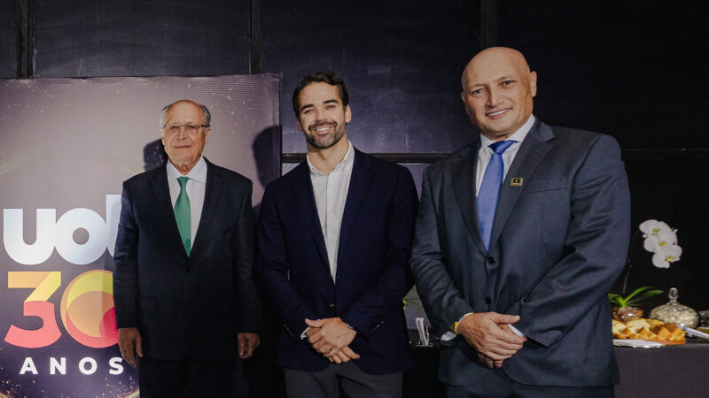 UOL celebra seus 30 anos com evento na Bienal de São Paulo e lançamento de campanha especial