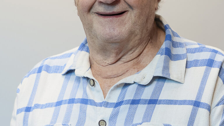 Aos 85 anos, apresentador de TV nunca se casou e teve poliomielite na infância
