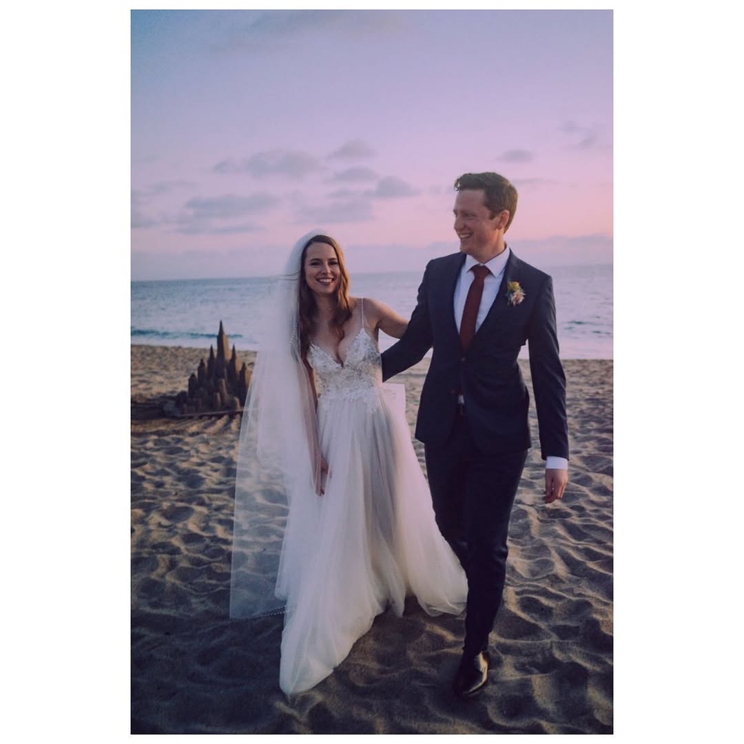 Bridgit Mendler com seu marido - Foto: Reprodução / Instagram